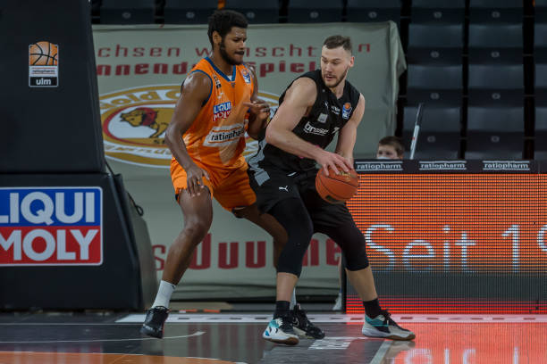 试探性地使 试探性地使